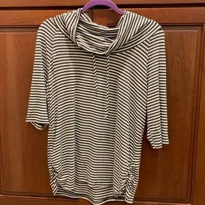 Striped shortsleeved sweatshirt